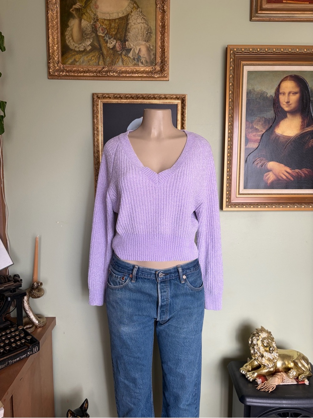 Urban Outfitters Light Lavender Woman’s V-Neck Cropped Soft Sweater Size XS - Picture 2 of 15